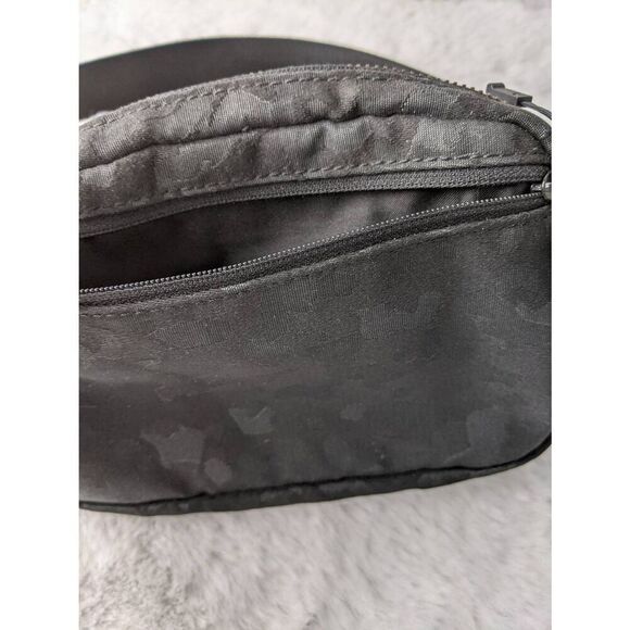 Lululemon Everywhere Belt Bag 1L Black Gray Camo - Picture 5 of 10